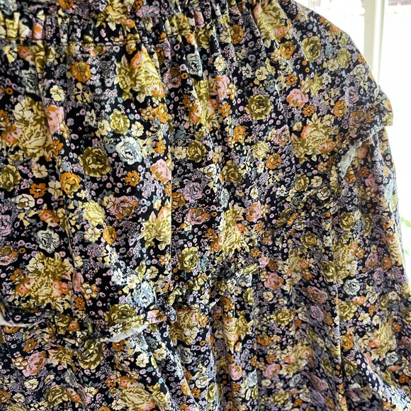 Gorgeous floral blouse/top perfect for work! - Picture 2 of 5